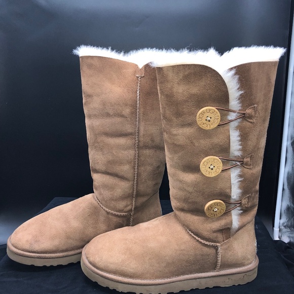 UGG Bailey 3 Button Boot - Picture 2 of 14